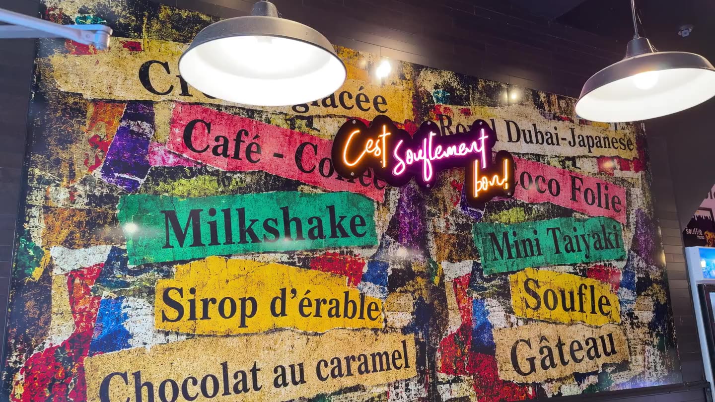 La boutique Soufflé du Village et son mur de néons — photo Soufflé
